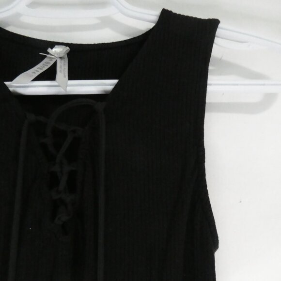 JO & CO | small | Ribbed Sleeveless Top | V-Neck | Lace-Up Front - Picture 5 of 12